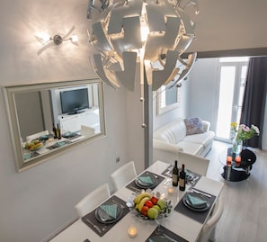 Deluxe Apartment | In-room dining - Lux 2BR Home On The Steps Of Acropolis (Athens)