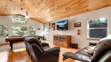 House, Multiple Beds, Patio, Mountain View (Tahoe Frost) | Game room