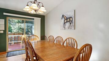 House, Multiple Beds, Patio, Mountain View (Tahoe Frost) | Dining