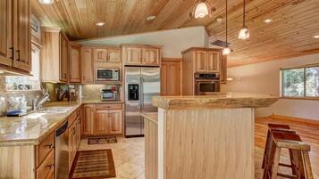 House, Multiple Beds, Jetted Tub | Private kitchen | Fridge, microwave, oven, stovetop