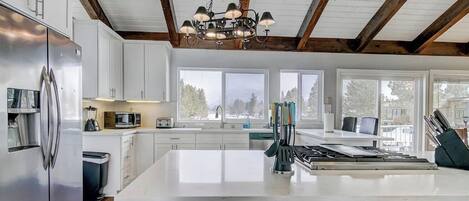 Ferienhaus, Mehrere Betten, Whirlpool, Bergblick | Eigene Küche