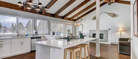 House, Multiple Beds, Hot Tub, Mountain View | Private kitchen | Full-size fridge, microwave, oven, stovetop