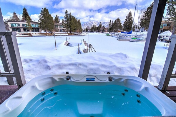 Maison, plusieurs lits, bain à remous, vue montagne | Spa