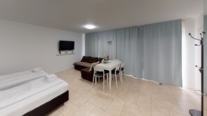 1 chambre, lit parapluie, Wi-Fi gratuit, draps fournis