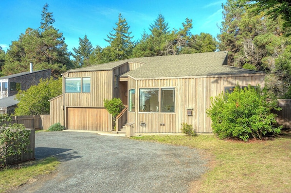 Exterior - Pacific Splendor Private Hot Tub w/ Views! (Sea Ranch)