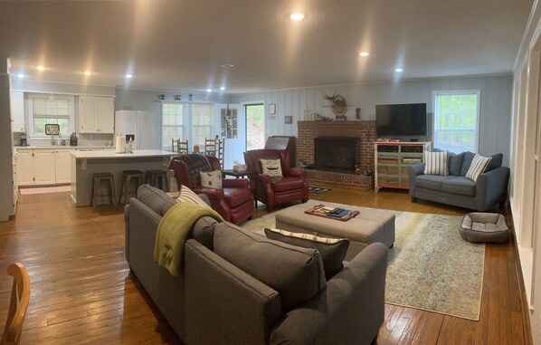 Smart-TV, Kamin, Computerbildschirme