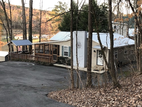 Cabin in the Cove - Boathouse - Dog Friendly