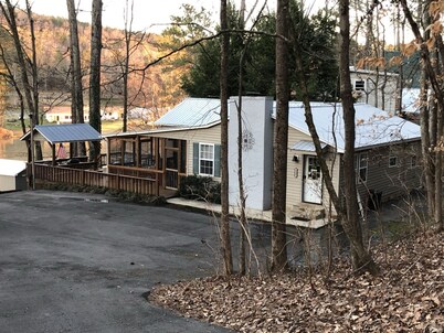 Cabin in the Cove - Boathouse - Dog Friendly