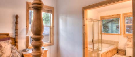 House, Multiple Beds (Canterbury Chalet) | 4 bedrooms, free WiFi, bed sheets