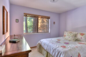 House, Multiple Beds, Fireplace - Queens Peak (Tahoe Vista)
