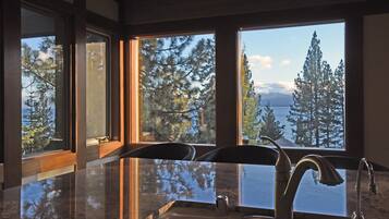 House, Multiple Beds, Balcony | Private kitchen | Fridge, microwave, oven, stovetop