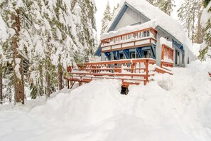 Exterior - Quintessential Tahoe Cabin (South Lake Tahoe)
