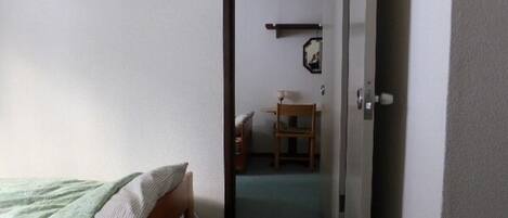 1 bedroom, desk, free WiFi, bed sheets