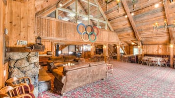Byhus - flere senge - balkon - bjergudsigt (Granlibakken Retreat) | Interiør