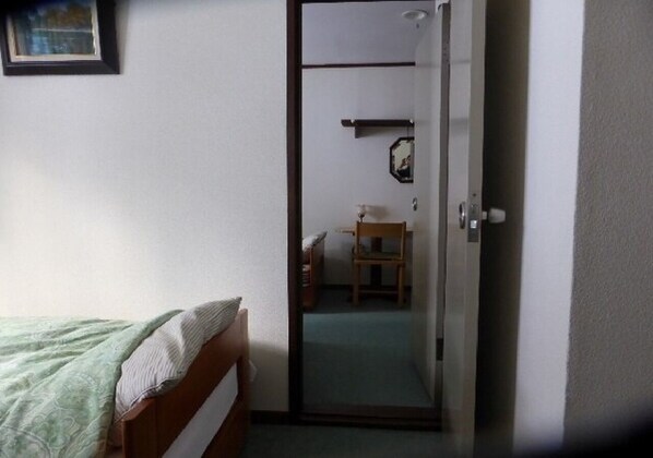 1 bedroom, desk, free WiFi, bed sheets - Nonsmoking Westernstyle twin  triple connect  / Chino Nagano (Chino)