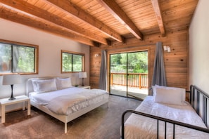 House, Multiple Beds, Balcony, Mountain View (Northwoods Hangout) | 2 bedrooms, free WiFi, bed sheets