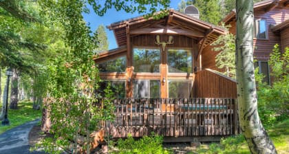 Ridge Court Barrel Relax in Private Hot Tub