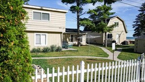 Exterior - Beach Club of Oscoda - All 4 Beachfront Cottages (Oscoda)