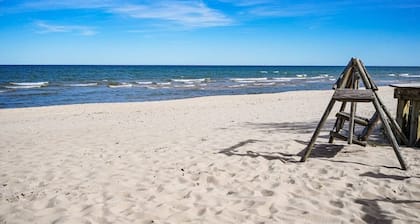 Beach Club of Oscoda - All 4 Beachfront Cottages