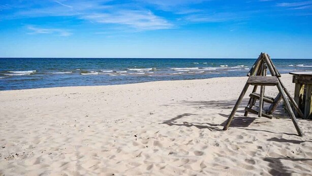 On the beach - Beach Club of Oscoda - All 4 Beachfront Cottages (Oscoda)