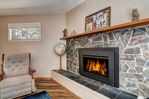 House, Multiple Beds, Patio, Mountain View (Blue Black Bart) | Interior