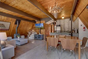 Casa, diversos llits, banyera d'hidromassatge, vistes a la muntanya (Heavenly Hollow) | Servei de restauració