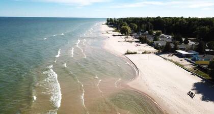 Cottage with private beachfront on Lake huron