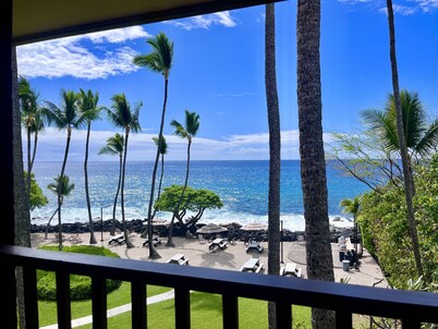 Kona Isle Oceanfront Condo w/ A/c!