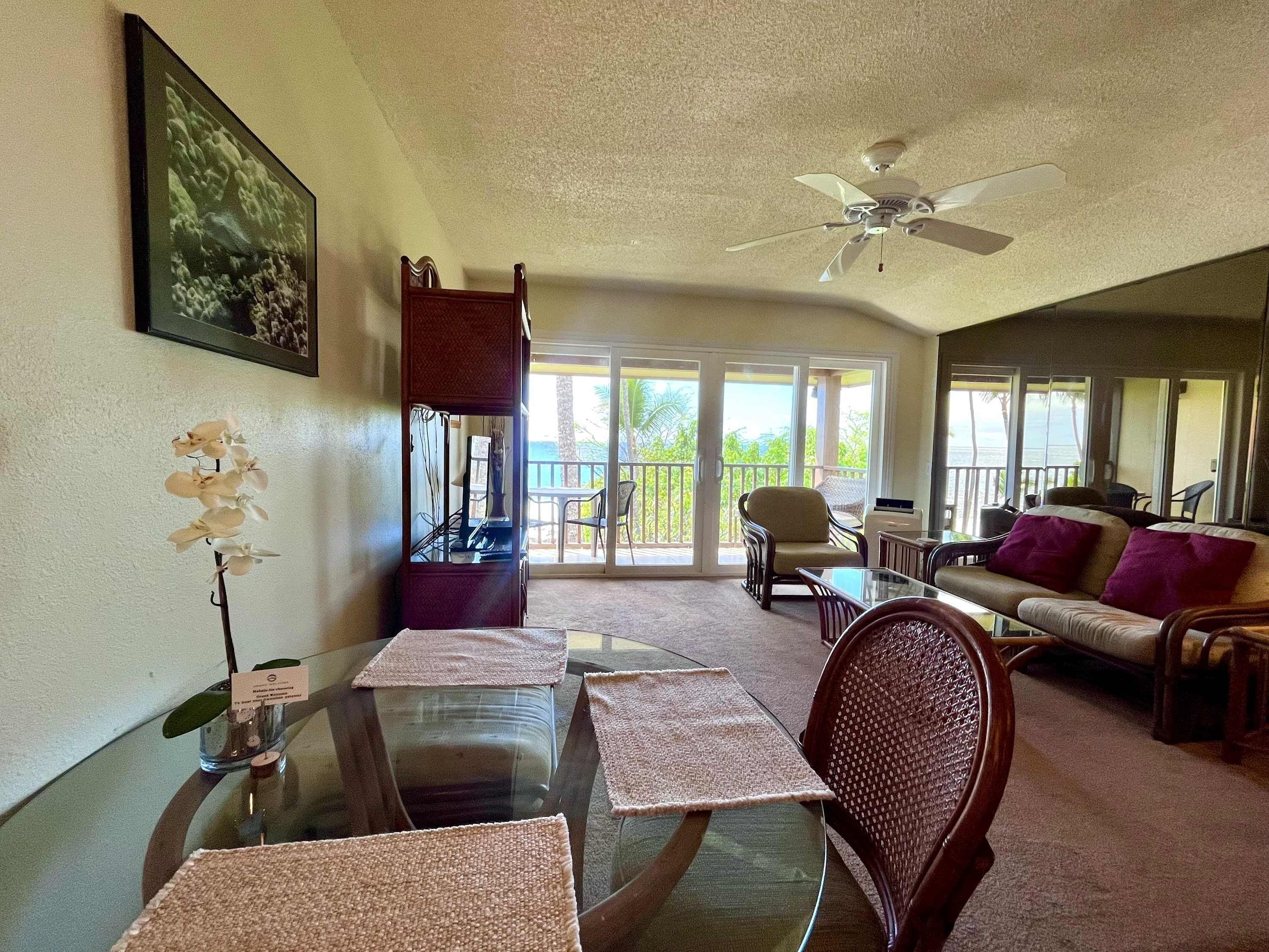 Condo, 1 King Bed, Lanai, Ocean View (Kona Isle #D31) | Living area | 35-inch flat-screen TV with digital channels