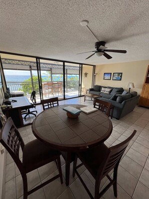 Condo, nhiều giường, ban công, quang cảnh biển (Kona Alii #204) | Nội thất