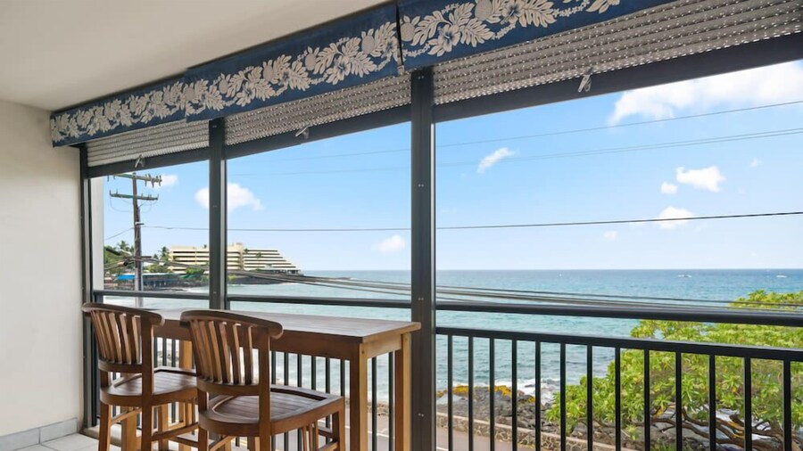 Kona Alii Oceanview Pool Shops & Restaurants