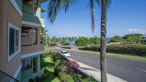 Apartamento, várias camas (2-302 The Beach Villas at Kahaluu) | Fachada