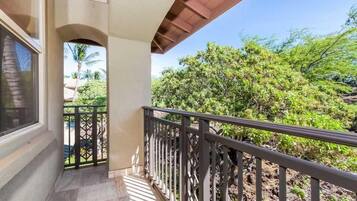 Townhome, Multiple Beds (Mauna Lani Fairways #403) | Balcony