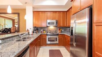 Townhome, Multiple Beds (Mauna Lani Fairways #403) | Private kitchen