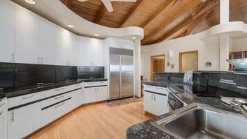 House, Multiple Beds, Patio, Ocean View (Outrigger Paradise Hale Wa a Pale) | Private kitchen | Fridge, microwave, oven, stovetop