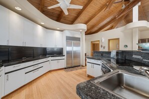 House, Multiple Beds, Patio, Ocean View (Outrigger Paradise Hale Wa a Pale) | Private kitchen | Fridge, microwave, oven, stovetop