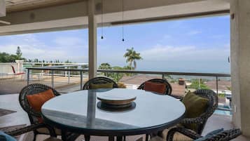 House, Multiple Beds, Patio, Ocean View (Outrigger Paradise Hale Wa a Pale) | Outdoor dining
