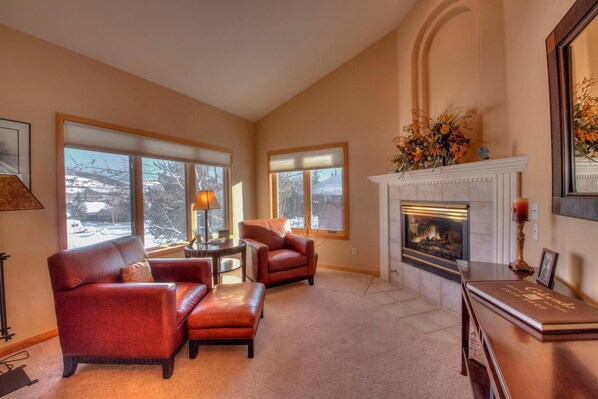 Casa, varias camas (Coyote Crest) | Sala de estar