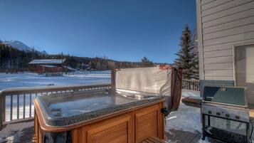 House, Multiple Beds (Coyote Crest) | Property grounds