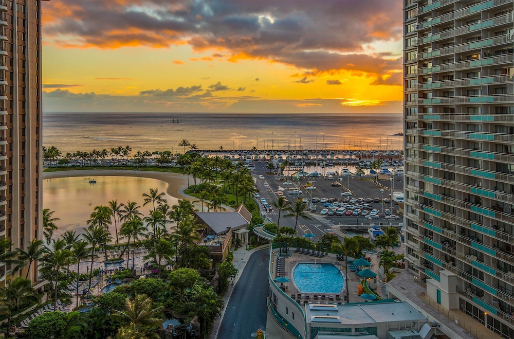 Ilikai Hotel & Luxury Suites by null