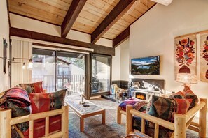 Condo, 2 Bedrooms, Mountain View (Alpine Meadows Peak) | Living area