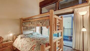 Condo, 2 Bedrooms, Mountain View (Alpine Meadows Peak) | 2 bedrooms, individually decorated, individually furnished, free WiFi