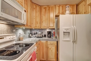 Condo, 2 Bedrooms, Mountain View (Alpine Meadows Peak) | Private kitchen - Alpine Meadows Peak 15 Min to Commons Beach (Olympic Valley)