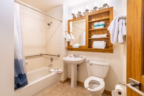 Combined shower/tub, hair dryer, towels, soap - River Run Condo w/ Courtyard View, Short Walk to Keystone Base Area & Gondola (Keystone)