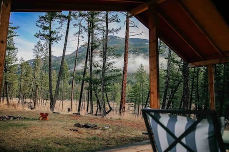 Property grounds. Columbia Mountain Cabin - Near Glacier NP, Big Private Backyard w Mountain Views
