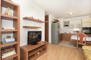 Apartment (Two Bedroom Apartment with Balcony) | Private kitchenette