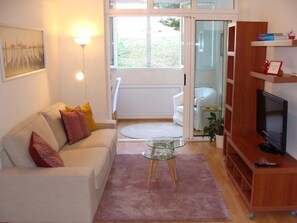 Apartamento (Two Bedroom Apartment with Balcony) | Sala de estar