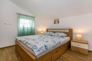 3 bedrooms, WiFi, bed sheets