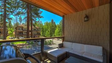Casa de ciudad, varias camas, balcón, vista a la montaña (Tahoe Woods Villa) | Áreas de la propiedad