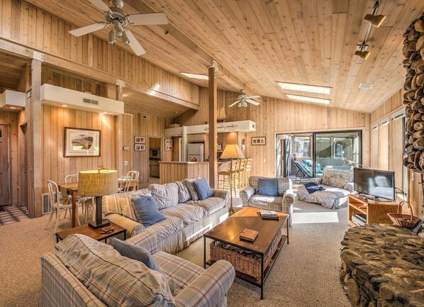 House, Multiple Beds, Hot Tub, Partial Sea View | Living room | 40-inch flat-screen TV with cable channels, TV, fireplace - Cypress Meadows (Sea Ranch)
